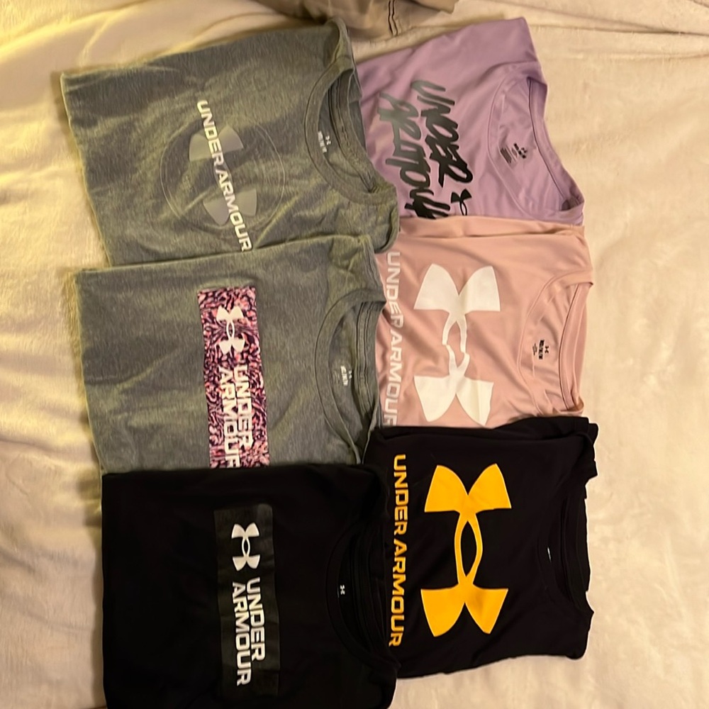 Set of size M Under Armour tees in several different colors